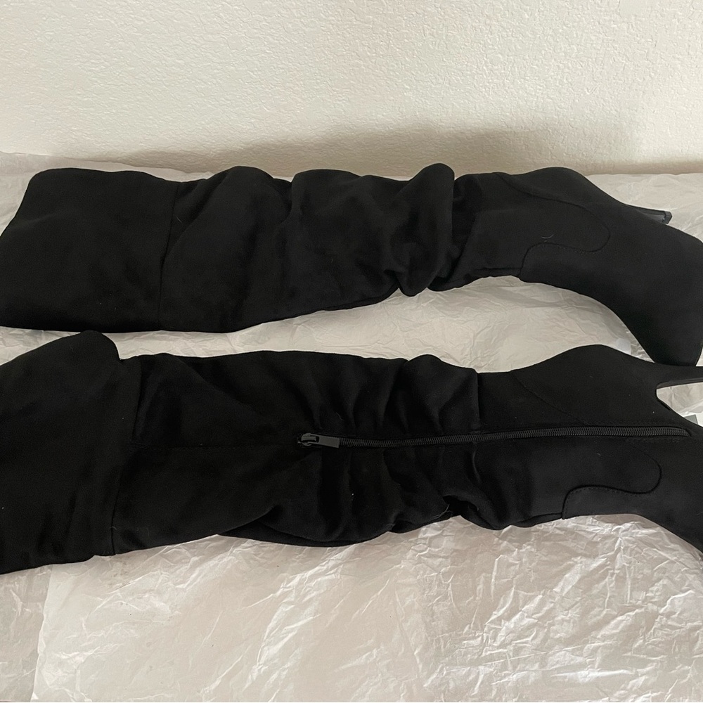 NIB Forever Women's Black Suede Boots - Picture 7 of 16